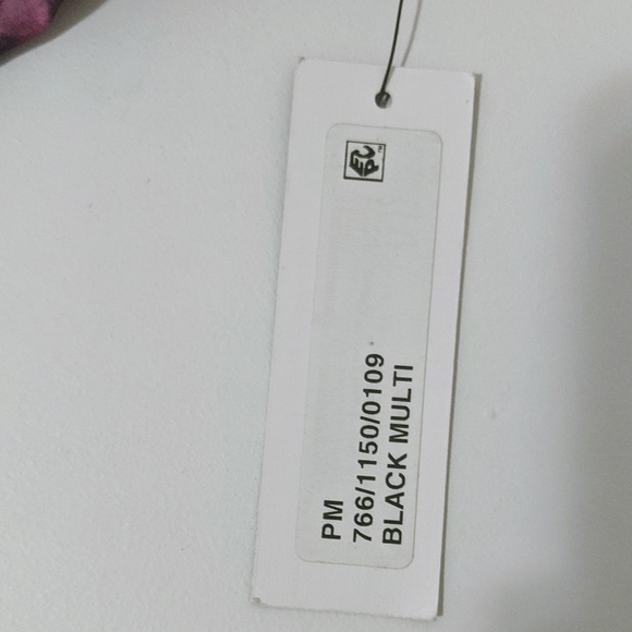 NWT Liz Claiborne multi flower med petite shirt - Picture 5 of 6